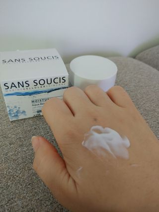 산수시 아쿠아 베네핏 24h 수부지 물광 속건조 수분크림 50ml — 5점을 준 리뷰어가 2021년 6월 올린 사용 사진