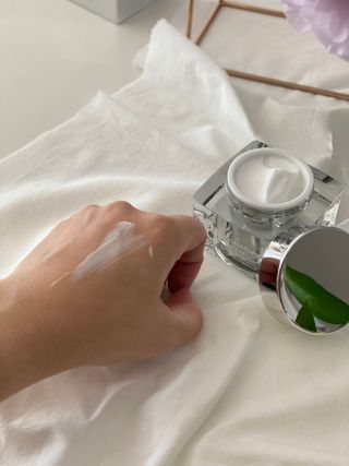 아이디플라코스메틱 아이디 페이스핏  시그니처 크림 50ml — 5점을 준 리뷰어가 2021년 10월 올린 사용 사진