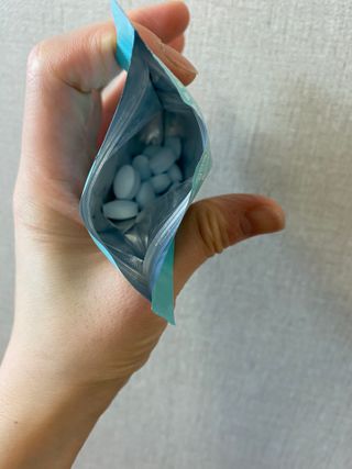 입 냄새 완화에 도움을 주는 에티켓 캔디 앳캔디 스트롱민트 — 5점을 준 리뷰어가 2021년 2월 올린 사용 사진