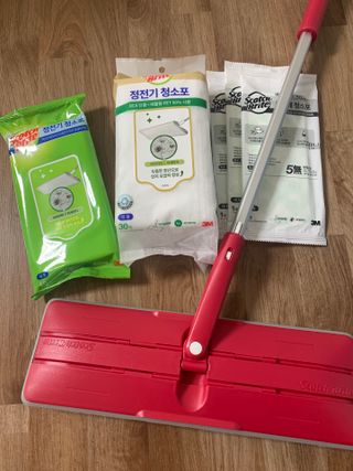 3M 스카치브라이트 비마마젠타 밀대걸레 세트+ PET 정전기청소포 대형 30매 — 5점을 준 리뷰어가 2023년 7월 올린 사용 사진