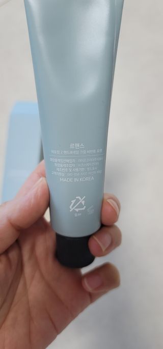 르핸스 퍼포밍 2 핸드&네일 비반트포렛/베티버포그 — 5점을 준 리뷰어가 2022년 12월 올린 사용 사진