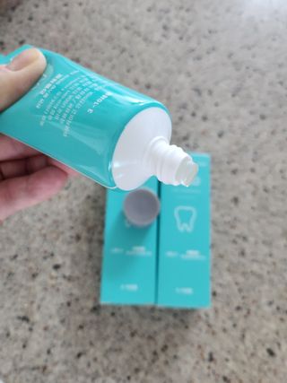 치과에서 쓰는 치약 _ 라벨제로 저불소 꼬마, 키즈, 유아, 베이비, 주니어 안전한 어린이치약 — 5점을 준 리뷰어가 2022년 12월 올린 사용 사진