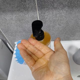 클라우드랩 프리미엄 비오틴 스칼프 케어 샴푸+ 브러쉬 — 4점을 준 리뷰어가 2021년 4월 올린 사용 사진