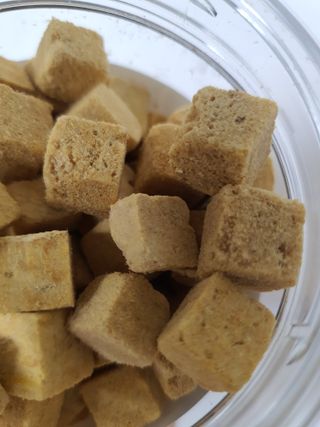 [펫시밀] 원물그대로 영양듬뿍 진공동결건조 북어트릿75g,치킨트릿100g,연어트릿75g 강아지 고양이 간식 — 5점을 준 리뷰어가 2023년 6월 올린 사용 사진