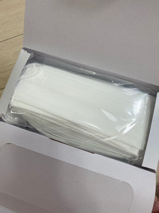 위케어 원데이 덴탈마스크 50매 화이트 대형 국내생산 — 5점을 준 리뷰어가 2021년 2월 올린 사용 사진