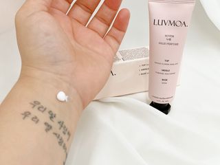 러브모아 향수 고체향수 승무원 고체향수 바르는 향수 니치향수 도손 우드세이지 앤 씨솔트 — 5점을 준 리뷰어가 2022년 12월 올린 사용 사진