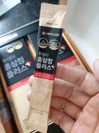 서울약사신협_투데이홍삼정플러스스틱_10g x 30포 — 5점을 준 리뷰어가 2021년 6월 올린 사용 사진