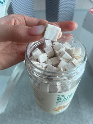[펫시밀] 원물그대로 영양듬뿍 진공동결건조 북어트릿75g,치킨트릿100g,연어트릿75g 강아지 고양이 간식 — 5점을 준 리뷰어가 2023년 5월 올린 사용 사진