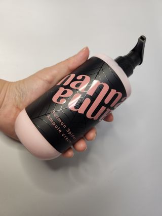 난나 살몬 스파이더 검버섯 미백 톤업 화이트닝 연어 앰플 크림 300ml 대용량 — 5점을 준 리뷰어가 2022년 8월 올린 사용 사진