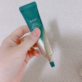 [NEW 탄력유턴 아이크림] AHC 유스 래스팅 리얼 아이크림 포 페이스 — 5점을 준 리뷰어가 2021년 3월 올린 사용 사진