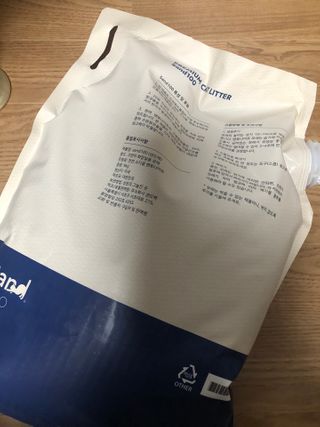 [샌드백] 프리미엄 벤토나이트 고양이모래 — 5점을 준 리뷰어가 2021년 1월 올린 사용 사진