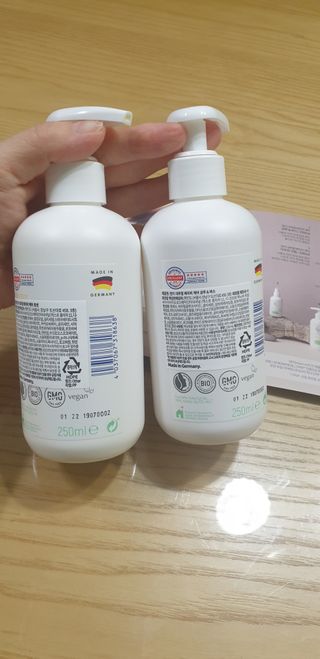mom e 맘이 내추럴 베이비 케어 샴푸앤바스+로션 — 5점을 준 리뷰어가 2021년 1월 올린 사용 사진