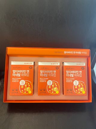서울약사신협_내몸애발란스멀티비타민앤미네랄파워업_800mg x 90정 — 5점을 준 리뷰어가 2021년 5월 올린 사용 사진