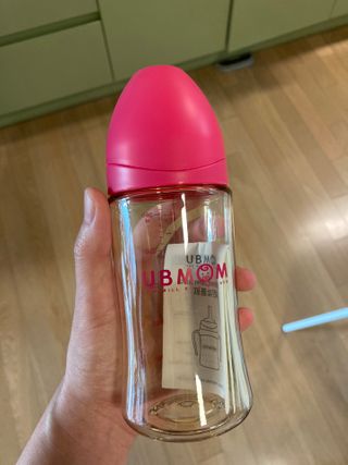 유비맘 PPSU 젖병 노꼭지_260ml_컬러 랜덤 발송 — 5점을 준 리뷰어가 2021년 1월 올린 사용 사진