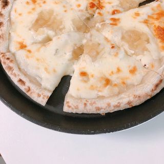 서브큐 리얼 화덕피자 3종 (마르게리타+애플고르곤졸라+페페로니) — 5점을 준 리뷰어가 2022년 5월 올린 사용 사진