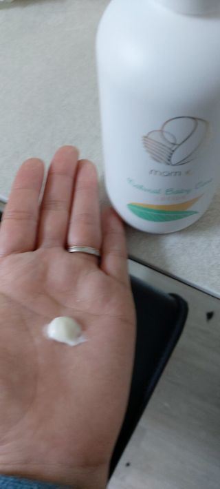 mom e 맘이 내추럴 베이비 케어 샴푸앤바스+로션 — 4점을 준 리뷰어가 2021년 1월 올린 사용 사진
