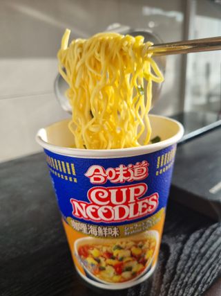 NISSIN 닛신 컵누들  4종 - 씨푸드오리지날, 씨푸드 스파이시, 씨푸드 커리, 씨푸드 XO소스 — 5점을 준 리뷰어가 2023년 1월 올린 사용 사진