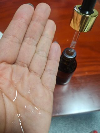 스킨큐어 산다화 비타민c 화이트닝 에센스 30ml — 5점을 준 리뷰어가 2024년 1월 올린 사용 사진