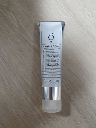 올리브 오일 스킨케어 컴퍼니 [OOSC] 보송보송한 내추럴리 너리시드 핸드크림 125ml — 3.5점을 준 리뷰어가 2021년 4월 올린 사용 사진