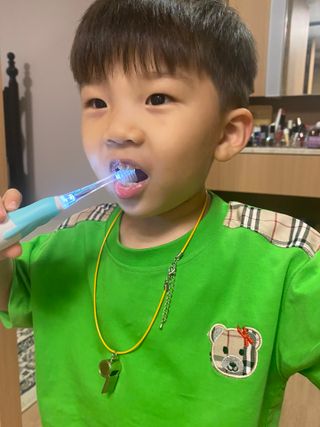 [오라덴스] 99.9 항균 칫솔모_키즈 진동칫솔 2,3단계 중 택 1 — 5점을 준 리뷰어가 2021년 7월 올린 사용 사진