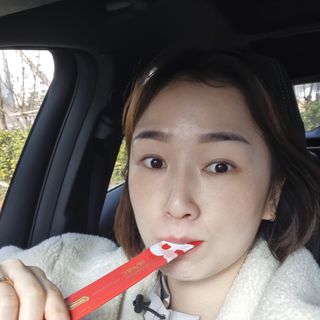 디오르 버닝레드 — 5점을 준 리뷰어가 2022년 3월 올린 사용 사진