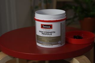 Swisse 스위스 고함량 프로폴리스 2,000mg 210정 — 5점을 준 리뷰어가 2021년 11월 올린 사용 사진