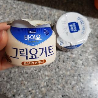 매일바이오 그릭요거트 오리지널 플레인 4개, 로스터리 커피믹스 4개 — 2점을 준 리뷰어가 2021년 12월 올린 사용 사진
