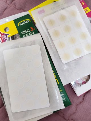 올리브영 엘라밴드 하이드로 도트 스팟패치 12mm, 티트리 — 5점을 준 리뷰어가 2022년 10월 올린 사용 사진