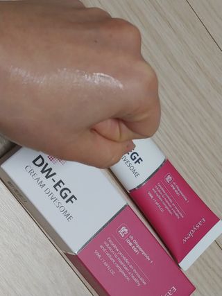 이지듀 DW-EGF 크림 다이브좀_콜라겐이 쏙쏙, 탄력피부로 다이빙 — 5점을 준 리뷰어가 2021년 2월 올린 사용 사진
