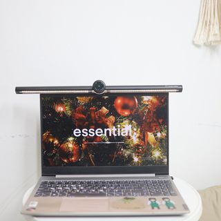 TOMO GRAPHY 나 있을땐 환한 조명 나 없을땐 확실한 살균 ★ DESK LIGHT & STERILIZER [ON] ★ — 5점을 준 리뷰어가 2021년 11월 올린 사용 사진
