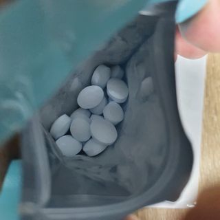 입 냄새 완화에 도움을 주는 에티켓 캔디 앳캔디 스트롱민트 — 5점을 준 리뷰어가 2021년 1월 올린 사용 사진