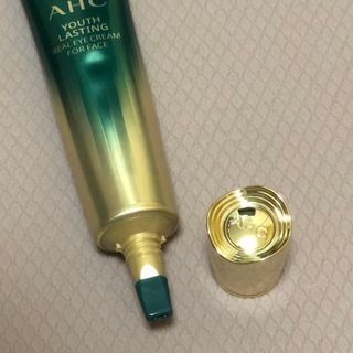 [NEW 탄력유턴 아이크림] AHC 유스 래스팅 리얼 아이크림 포 페이스 — 5점을 준 리뷰어가 2021년 2월 올린 사용 사진
