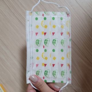 [숨그림]  덴탈마스크 짱구 우리아이 그리고 내가 쓰는 믿을수있는 케릭터 마스크  16종 — 5점을 준 리뷰어가 2021년 10월 올린 사용 사진