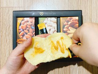 짜먹는 이지견과 짜먹는 이지아몬드, 짜먹는 이지허니피넛, 짜먹는 이지캐슈넛 각 10g X  10포 — 4점을 준 리뷰어가 2021년 4월 올린 사용 사진
