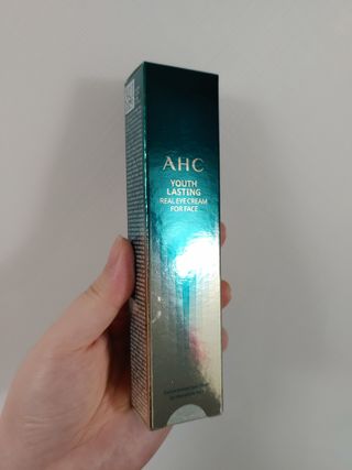 [NEW 탄력유턴 아이크림] AHC 유스 래스팅 리얼 아이크림 포 페이스 — 4점을 준 리뷰어가 2021년 2월 올린 사용 사진