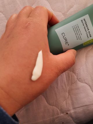 김정문알로에 큐어 큐어 인텐시브 알로에 배리어 릴리프 크림 100g — 5점을 준 리뷰어가 2021년 3월 올린 사용 사진