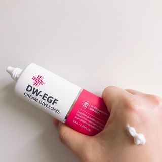 이지듀 DW-EGF 크림 다이브좀_콜라겐이 쏙쏙, 탄력피부로 다이빙 — 4.5점을 준 리뷰어가 2021년 2월 올린 사용 사진