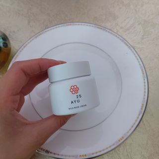 AYU25[아유트웬티파이브]다마스크로즈워터 베이스 천연 수분 촉촉 크림 — 5점을 준 리뷰어가 2021년 4월 올린 사용 사진