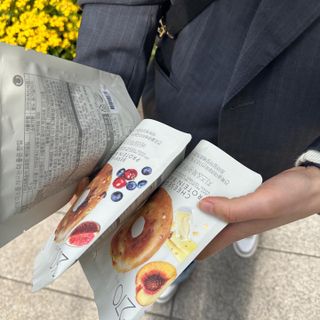 CJ올리브영 베리 & 체리 프로틴 베이글칩 / 치즈 & 복숭아 프로틴 베이글칩 — 5점을 준 리뷰어가 2023년 4월 올린 사용 사진