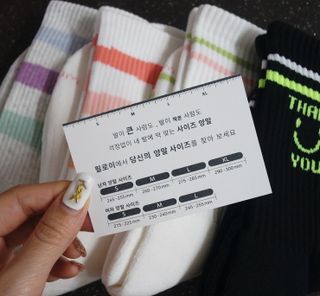 사이즈가 있는 양말 필로이 운동하기 좋은 날!_스포츠 크루 양말 4족 세트_남여 각각 (S,M,L)_컬러 랜덤 발송 — 5점을 준 리뷰어가 2022년 5월 올린 사용 사진