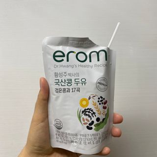 이롬 황성주 박사의 국산콩 두유 검은콩과 17곡 프리미엄 — 5점을 준 리뷰어가 2021년 5월 올린 사용 사진