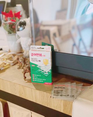 [큐어반H 스팟] 자외선 99프로 차단되는 스틱타입 스팟밴드(1팩 / 66매입) — 5점을 준 리뷰어가 2022년 12월 올린 사용 사진