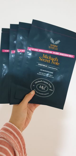 미카엘의 시크릿 노트 Chapter 1. 뷰티 밤 마스크 2box(1box,5매) — 5점을 준 리뷰어가 2022년 10월 올린 사용 사진