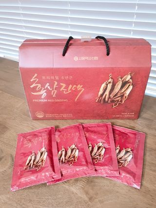 서울약사신협_프리미엄 6년근 홍삼진액_70mlx30포 — 5점을 준 리뷰어가 2021년 2월 올린 사용 사진