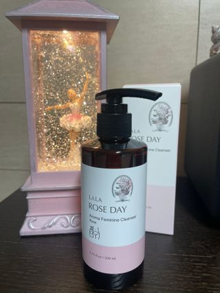 라라로즈데이 시즌2 여성청결제 200ml 아로마 페미민 클렌저, 독일더마인증 — 5점을 준 리뷰어가 2021년 9월 올린 사용 사진