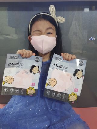 JHWORLD 스누피 마스크 스누피 에어 새부리형 국내산 MB필터 컬러마스크 대형 중형 어린이용 20매 — 5점을 준 리뷰어가 2021년 7월 올린 사용 사진