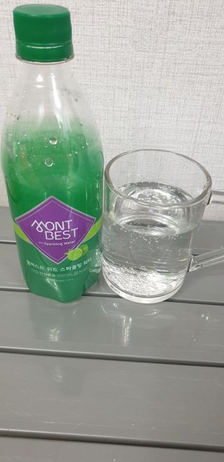몽베스트 Montbest with Sparkling water Lime20병 — 5점을 준 리뷰어가 2021년 10월 올린 사용 사진