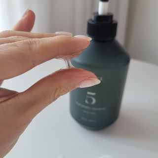 르핸스 퍼포밍 5 샴푸 비반트 포렛/베티버 포그 — 5점을 준 리뷰어가 2022년 12월 올린 사용 사진