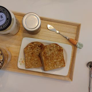 롯데제과 Vbread 포카치아식빵1개 + 미니식빵 1개 + 머핀 2개 세트 — 4점을 준 리뷰어가 2021년 9월 올린 사용 사진