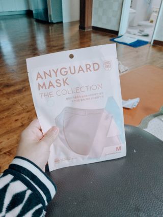 애니가드 셋업마스크 4컬러 각 10매입 [크리미베이지, 캐시미어로즈, 초콜렛브라운, 미드나잇네이비] — 5점을 준 리뷰어가 2022년 2월 올린 사용 사진